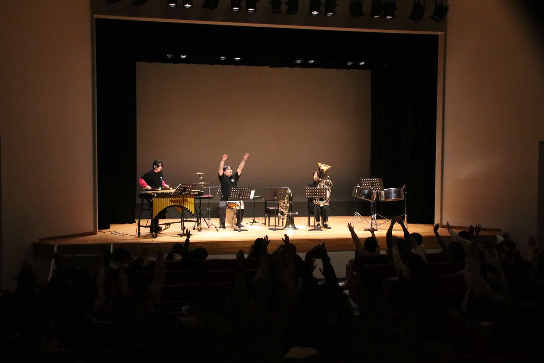 聴くだけでなく一緒に音楽を楽しむ参加型コンサートの様子（イメージ）